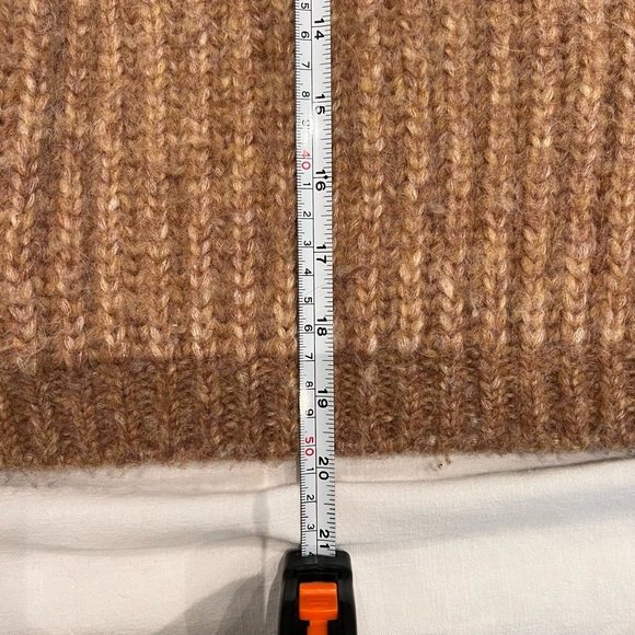 🔥🔥Lunya Chunky Alpaca Cable Knit Sweater. Size. M - Picture 13 of 13